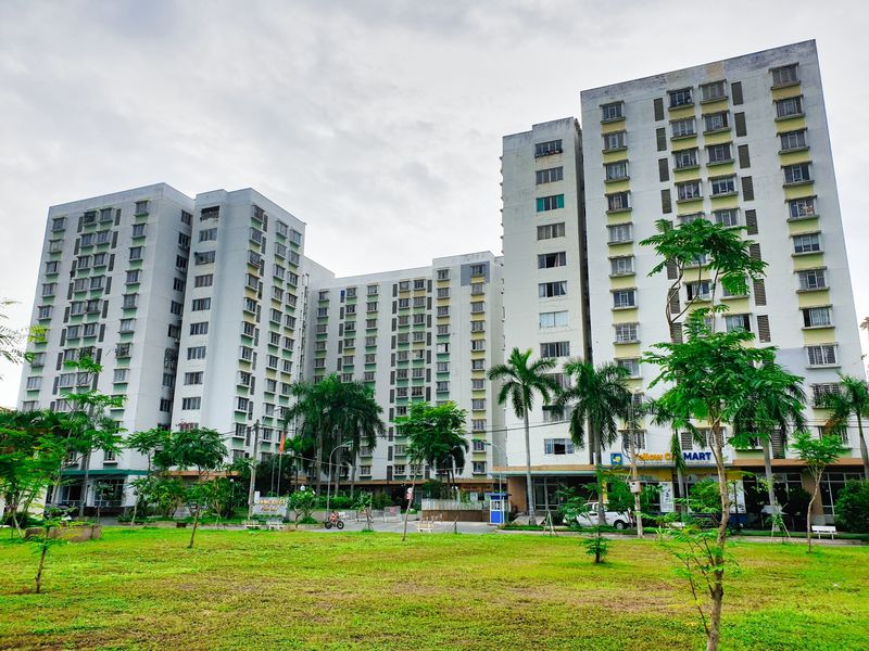 Công viên cây xanh và khu chung cư ngay cạnh khu dân cư